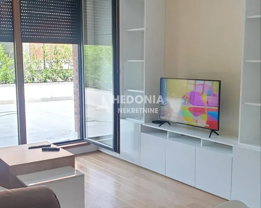 Izdavanje, dvosoban stan, 52m², Zemun Centar, Zemun Sve Podlokacije