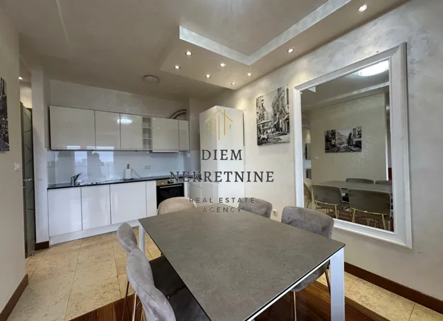 Rent, four bedroom apartment, 130m², Centar, Podgorica