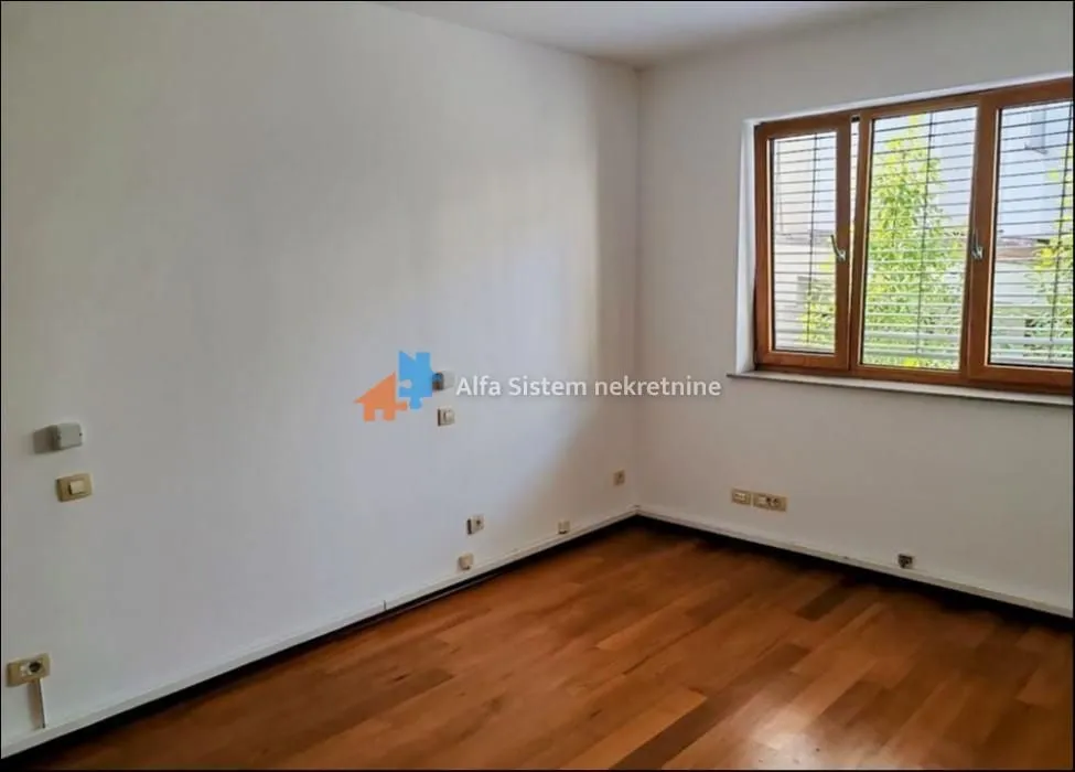 Izdavanje, četvorosoban stan, 135m², Autokomanda, Voždovac Sve Podlokacije