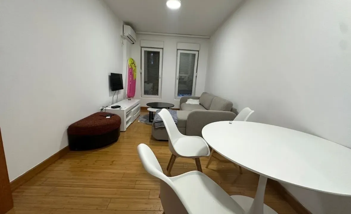 Izdavanje, jednosoban stan, 45m², Vezirov Most, Podgorica