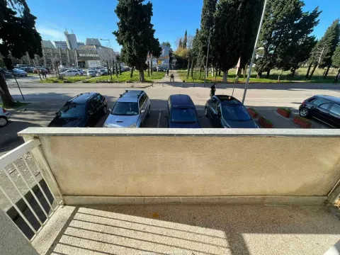 Izdavanje, dvosoban stan, 52m², Centar, Bar - image 4