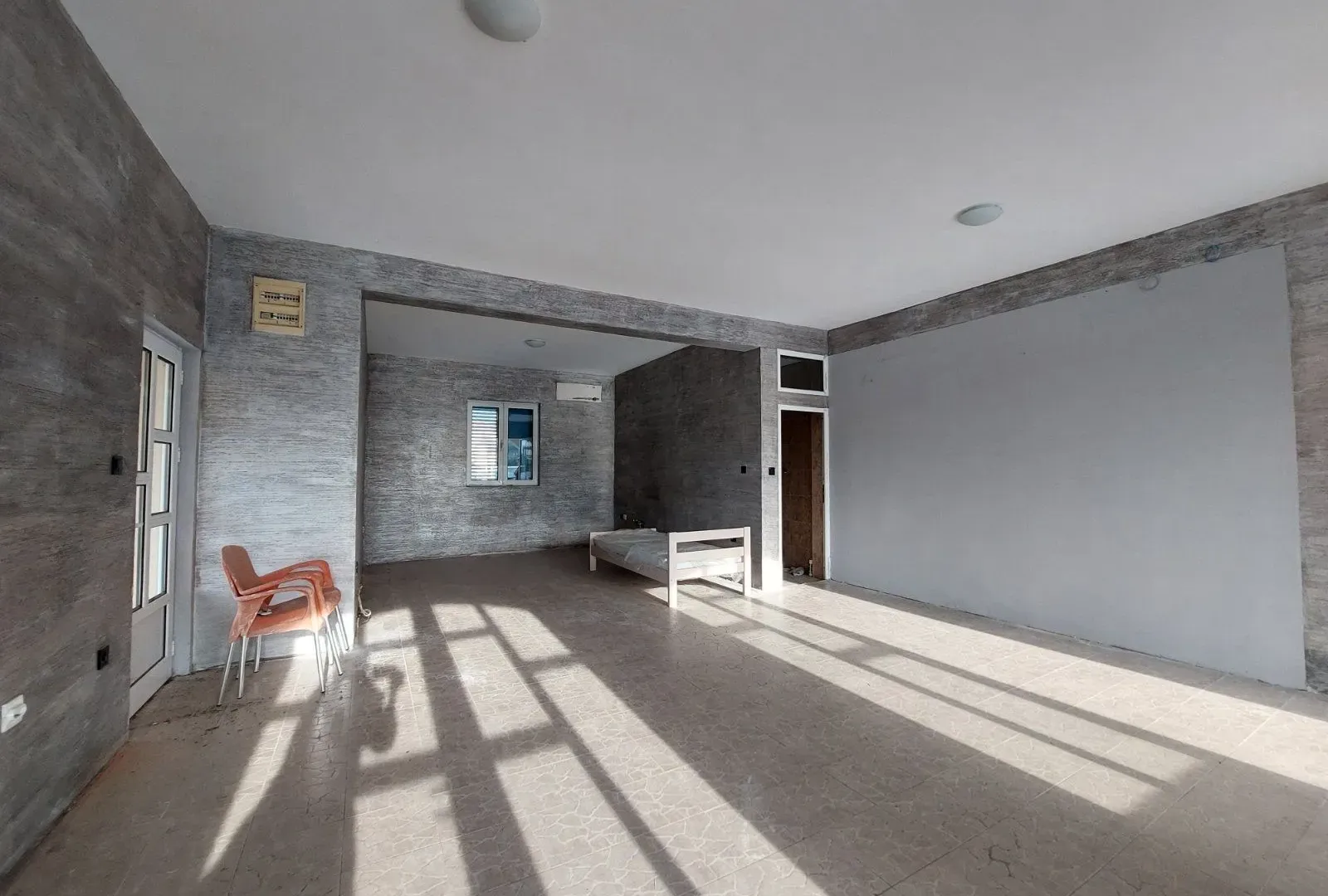 Izdavanje, poslovni prostor, 50m², Radanovići, Kotor