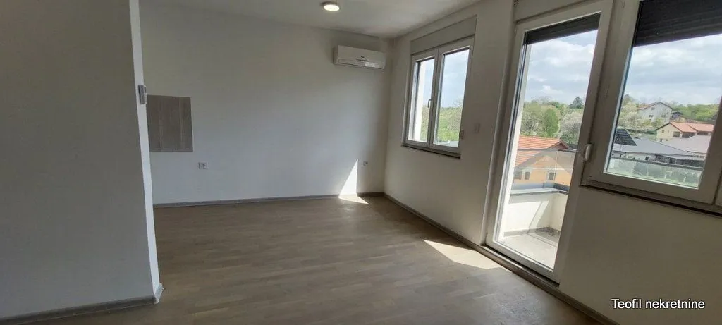 Prodaja, trosoban stan, 78m², Petrovaradin, Novi Sad