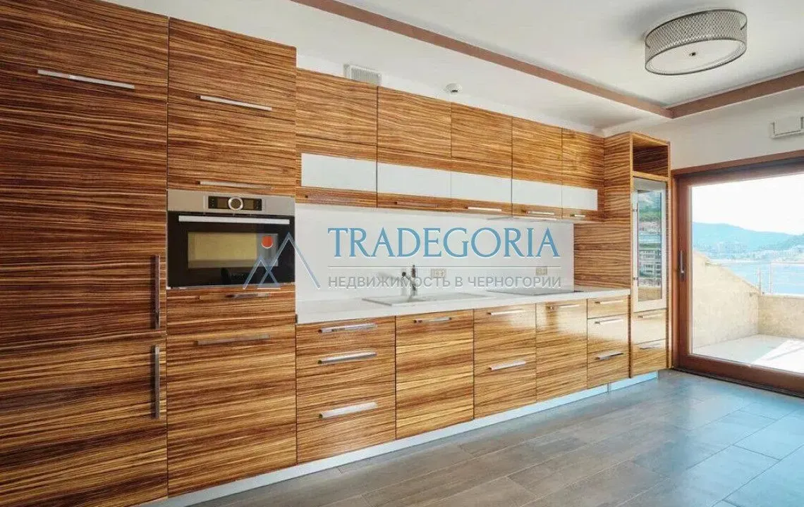 Prodaja, trosoban stan, 350m², Rafailovići, Budva