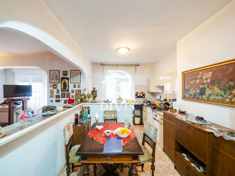 Prodaja, trosoban stan, 80m², Skadarlija, Beograd