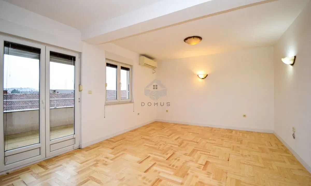 Izdavanje, dvosoban stan, 120m², Stari Aerodrom, Podgorica