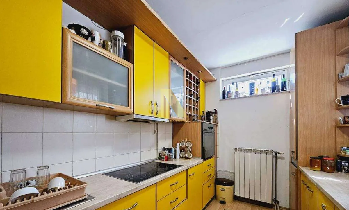 Prodaja, kuća, 180m², Lipov gaj, Novi Sad Sve Podlokacije