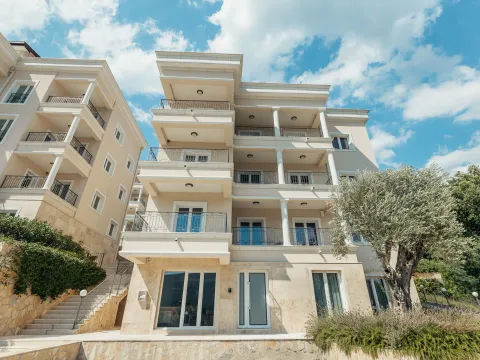 Sale, three bedroom apartment, 164m², Đenovići, Herceg Novi - image 20
