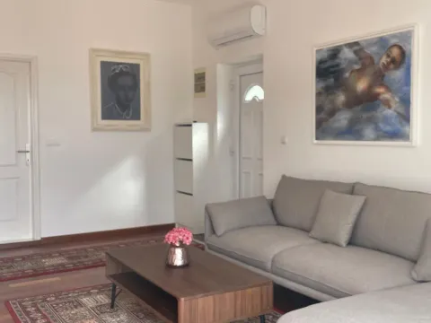 Izdavanje, jednosoban stan, 60m², Tivat, Crna Gora - image 1