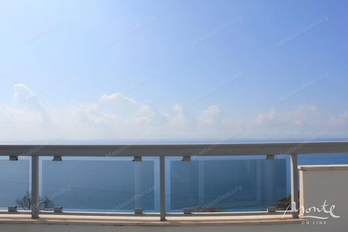 Prodaja, trosoban stan, 241m², Dobre Vode, Bar