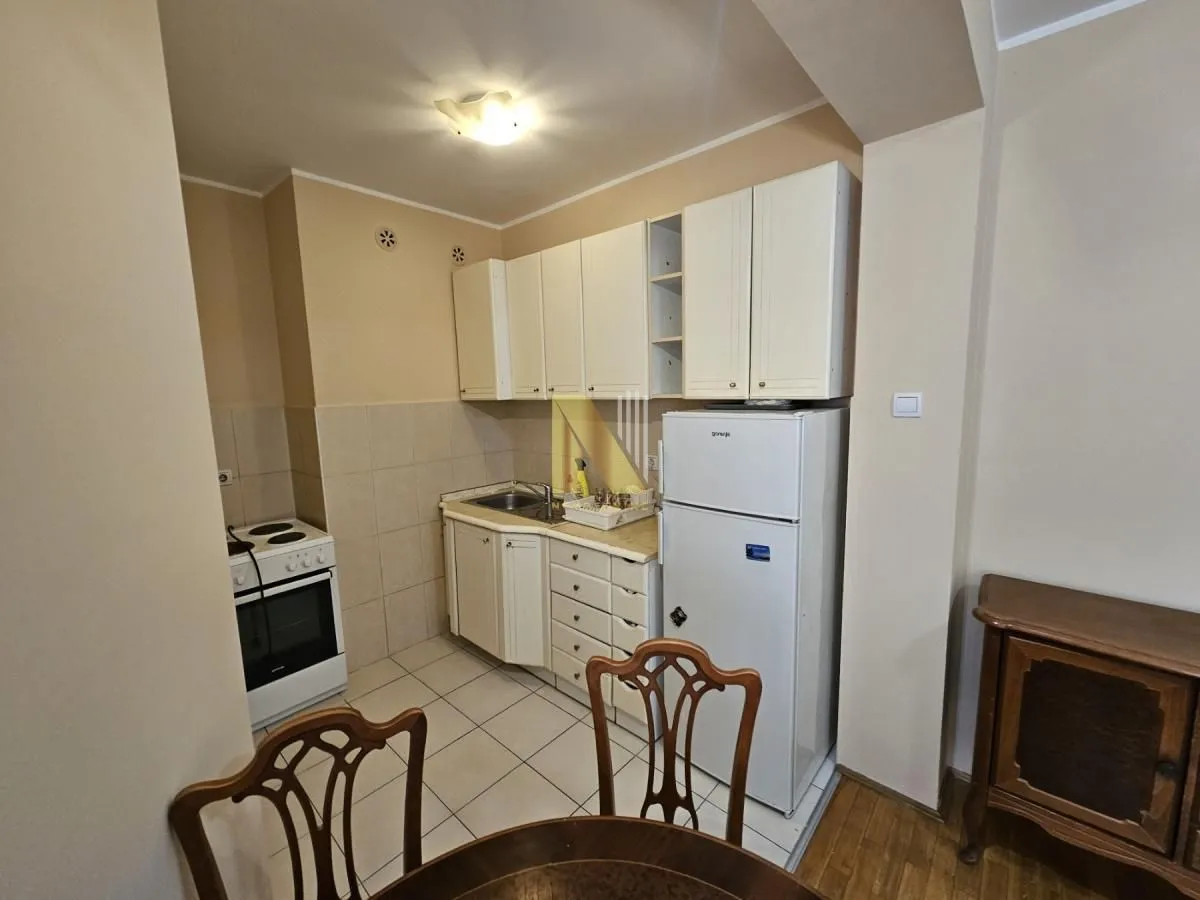 Izdavanje, jednosoban stan, 42m², Rotkvarija, Novi Sad Sve Podlokacije