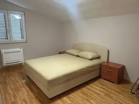 Izdavanje, kuća, 220m², Konik, Podgorica - image 18