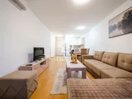 Izdavanje, trosoban stan, 72m², Novi Beograd Blok 72, Novi Beograd Sve Podlokacije - image 1