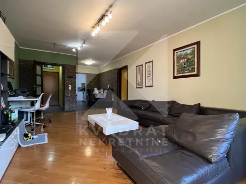 Prodaja, četvorosoban stan, 102m², Lepa Kata, Podgorica - image 4