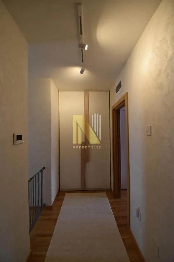 Prodaja, četvorosoban stan, 111m², Nova Detelinara, Novi Sad Sve Podlokacije
