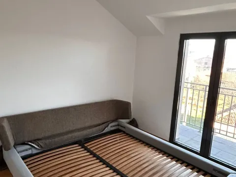 Izdavanje, četvorosoban stan, 150m², Tološi, Podgorica - image 4