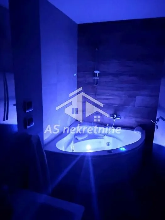 Izdavanje, stan, 160m², Filmski Grad, Beograd
