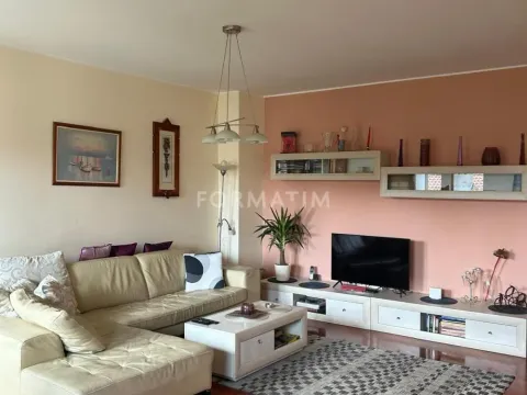 Rent, four bedroom apartment, 101m², Đeram Pijaca, Beograd