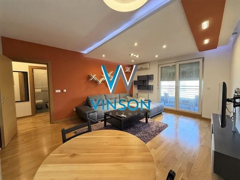 Izdavanje, dvosoban stan, 60m², Centar, Novi Sad