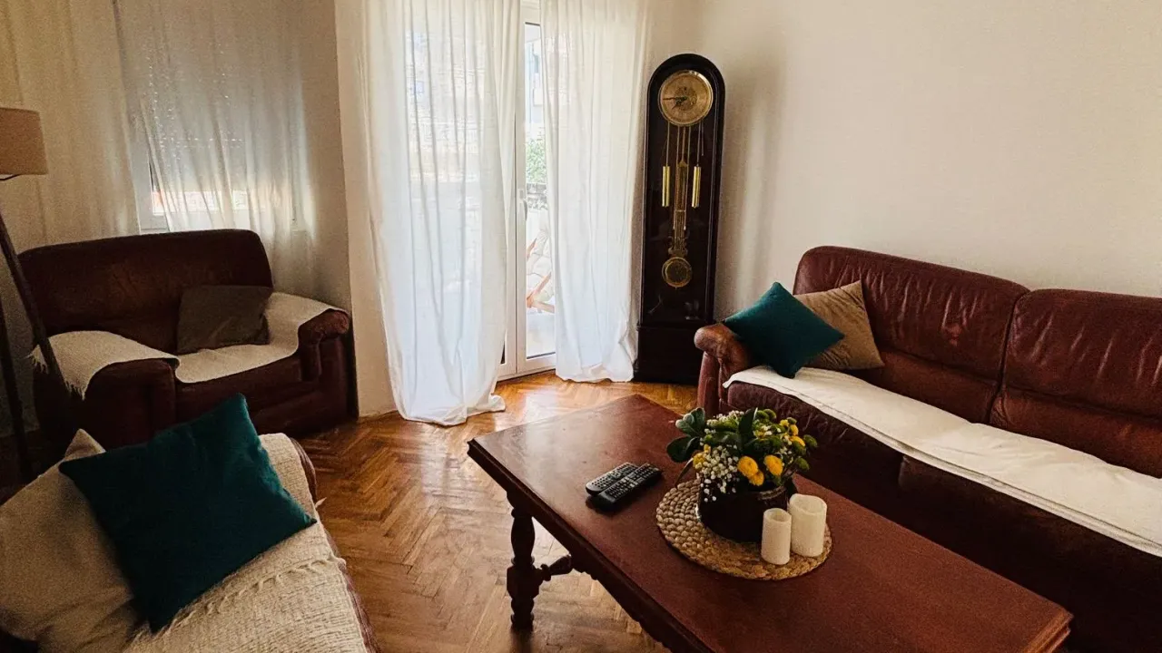 Izdavanje, dvosoban stan, 65m², Dubovica, Budva