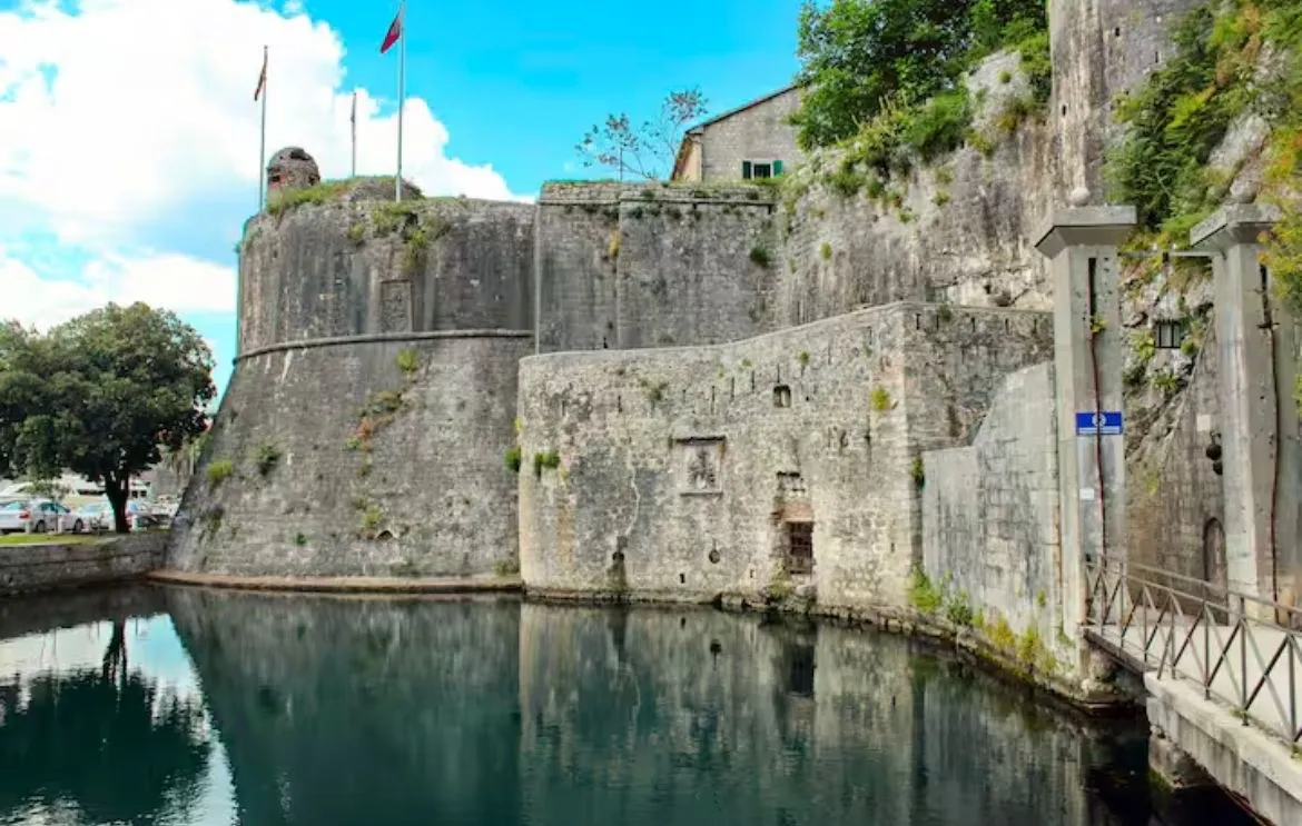 Prodaja, jednosoban stan, 42m², Stari Grad Kotor, Kotor