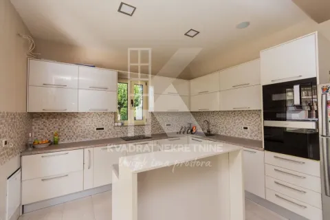 Izdavanje, kuća, 600m², Zeta, Podgorica - image 23