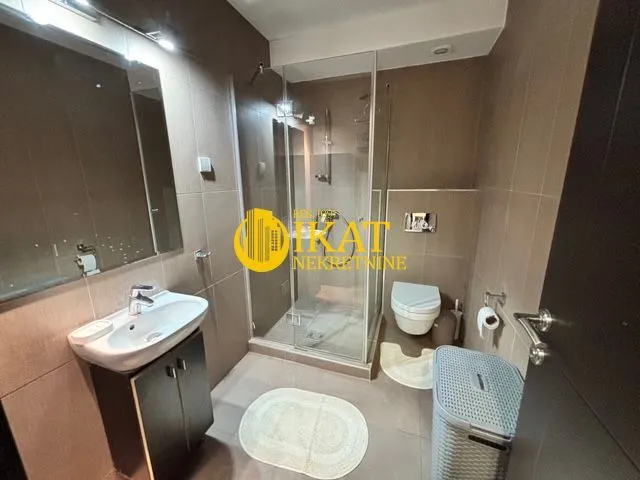 Izdavanje, trosoban stan, 114m², Savski Venac, Beograd