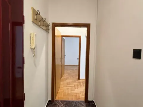 Izdavanje, poslovni prostor, 60m², Centar, Podgorica - image 2