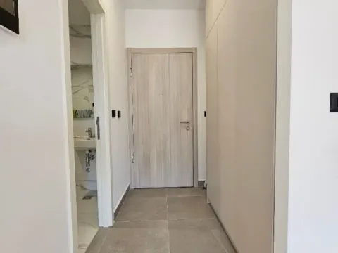 Izdavanje, jednosoban stan, 44m², City Kvart, Podgorica - image 9