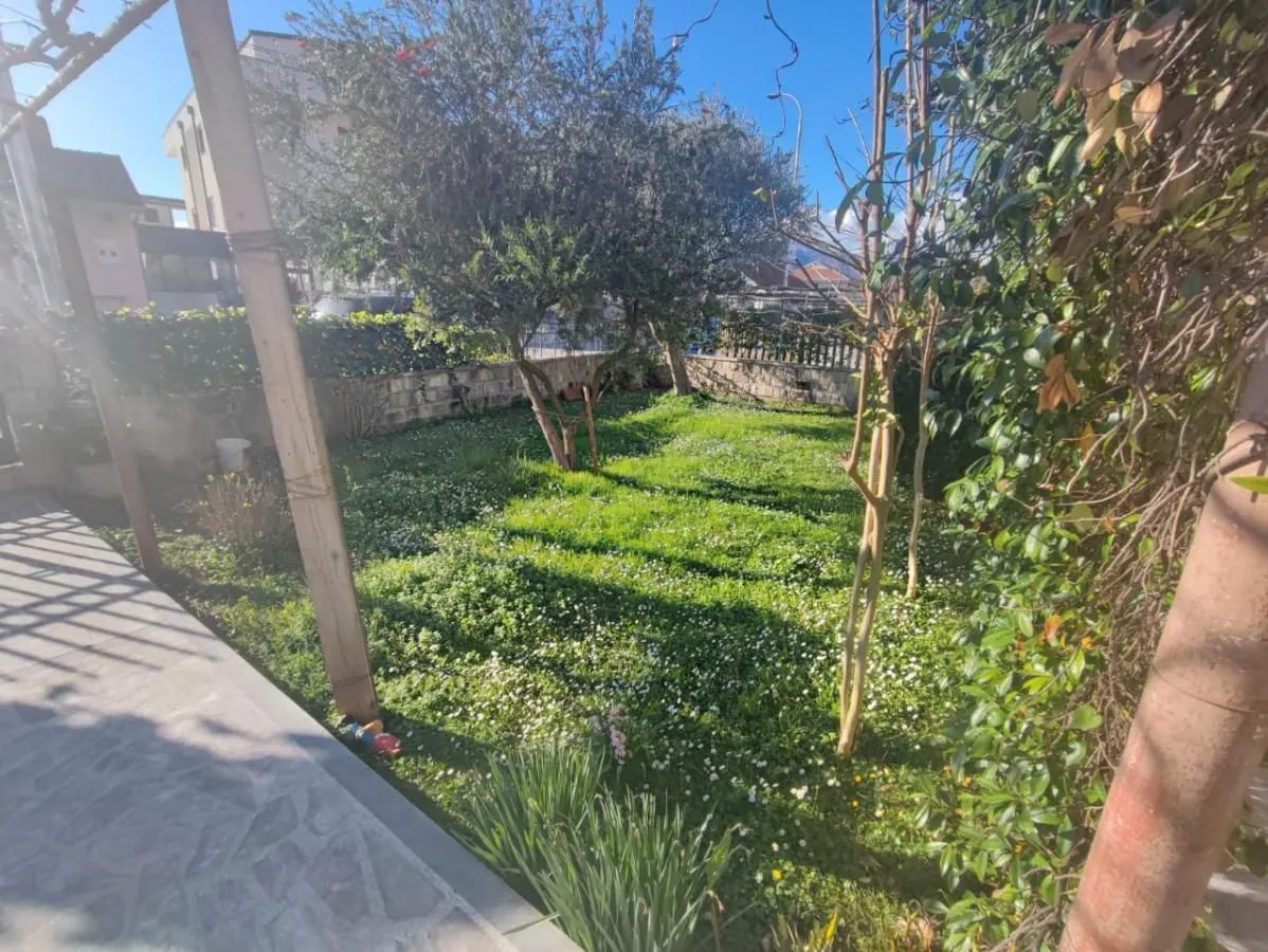 Rent, one bedroom apartment, 40m², Kalimanj, Tivat