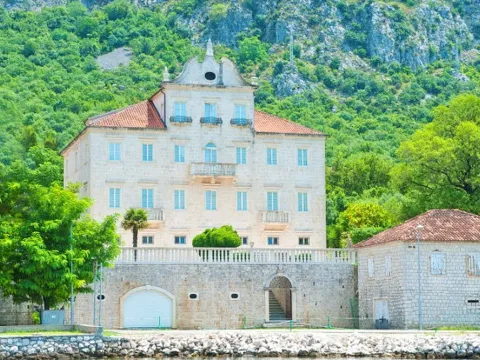 Sale, house, 1500m², Dobrota, Kotor - image 2