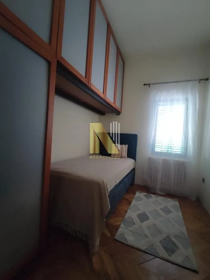 Izdavanje, trosoban stan, 55m², Centar, Novi Sad