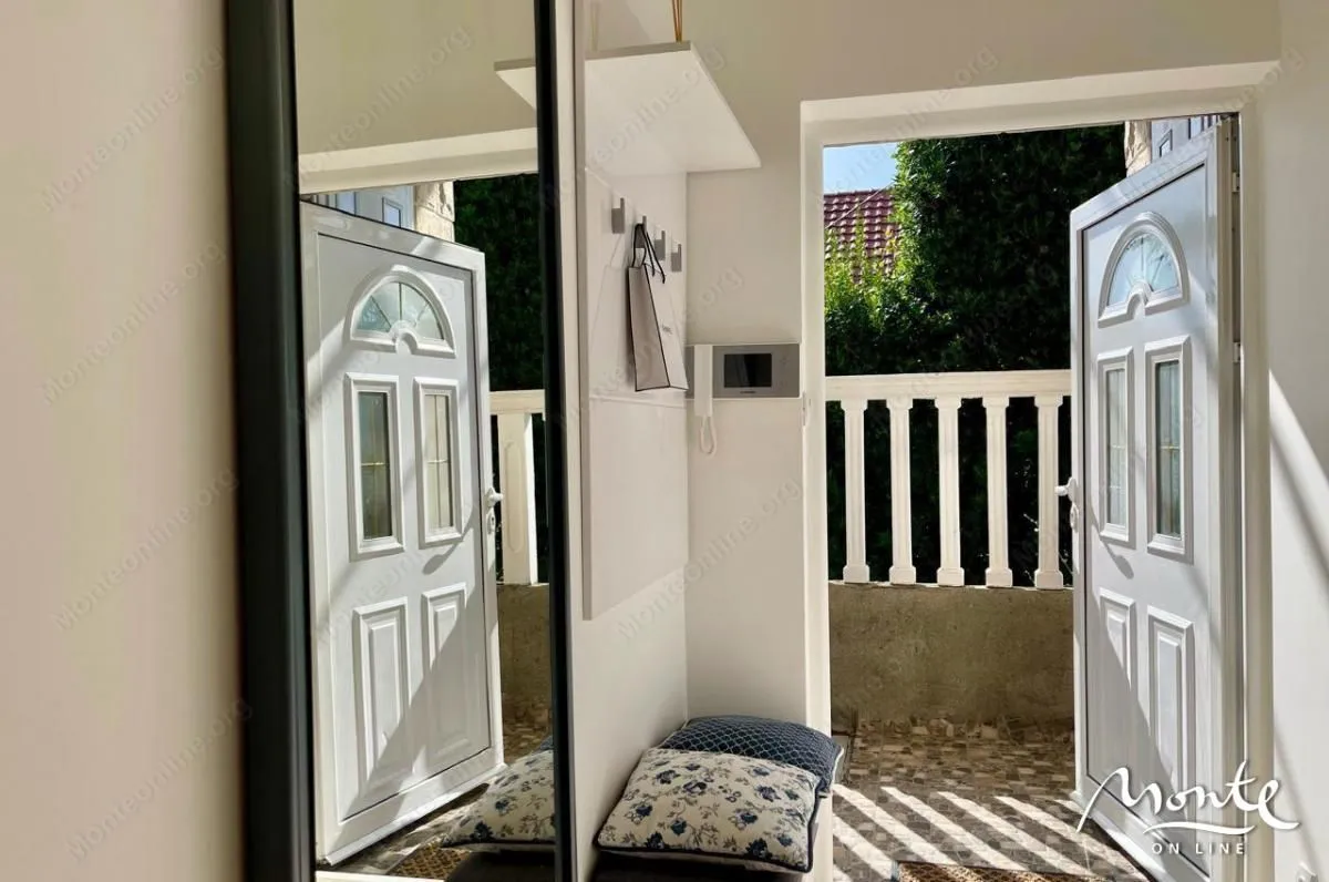 Prodaja, dvosoban stan, 120m², Krašići, Tivat