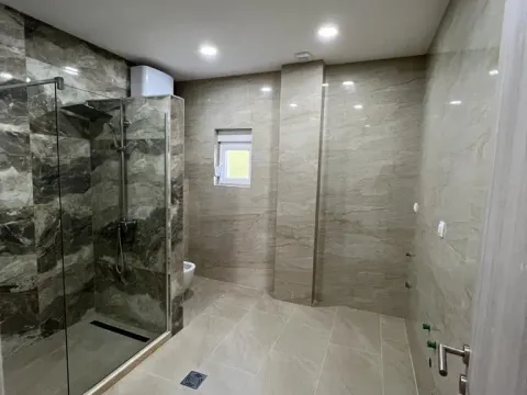 Prodaja, stan, 45m², Tivat, Crna Gora - image 6