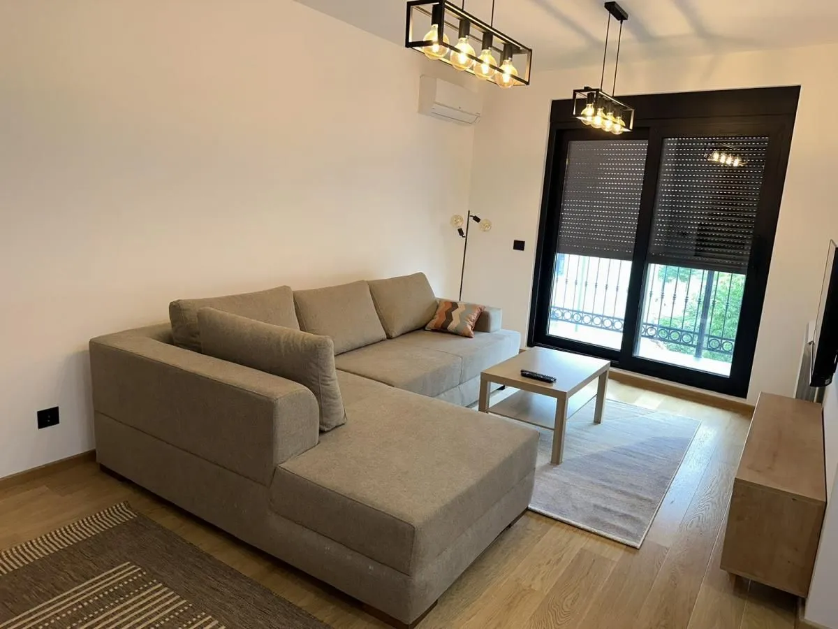 Izdavanje, četvorosoban stan, 102m², Crveni Krst, Beograd