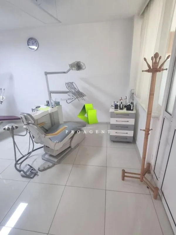 Rent, office space, 43m², Medijana, Niš