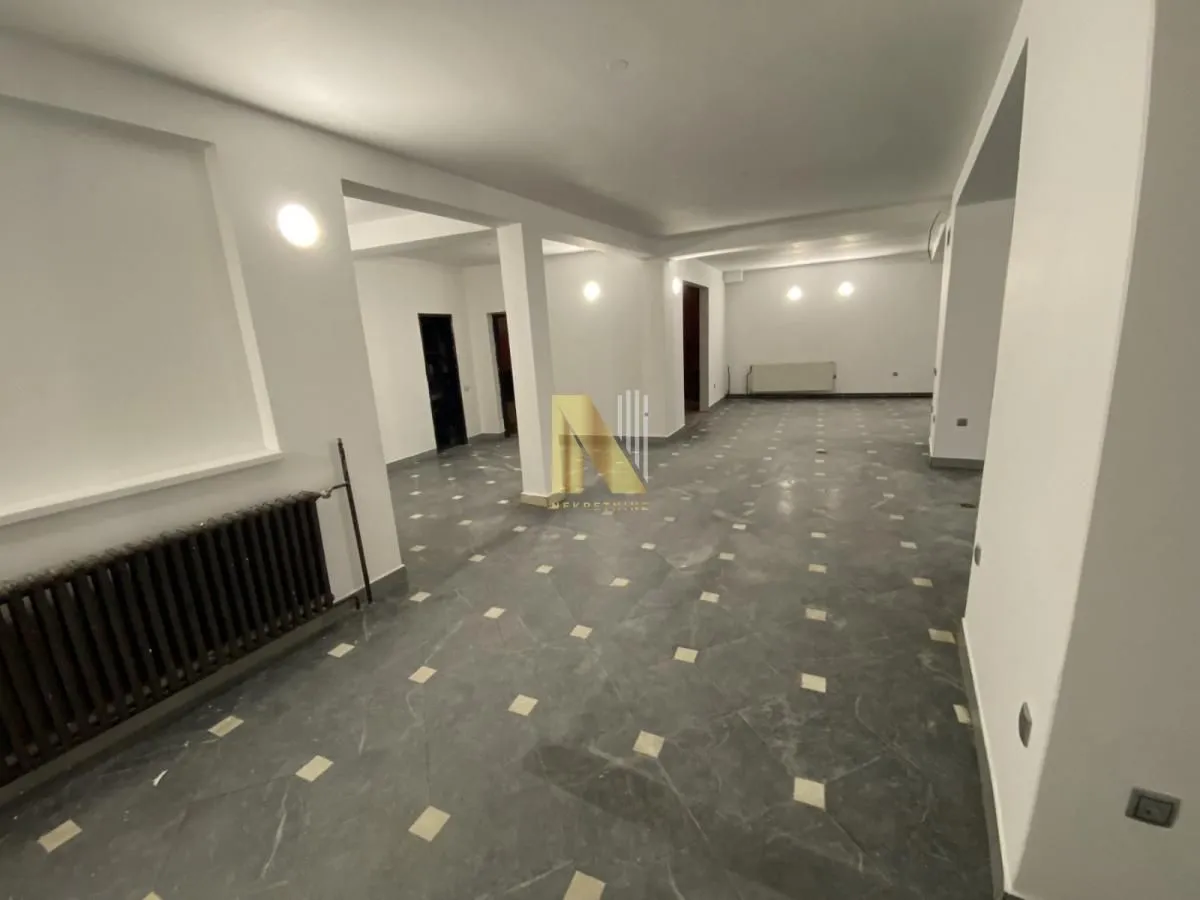 Rent, office space, 220m², Socijalno, Novi Sad Sve Podlokacije