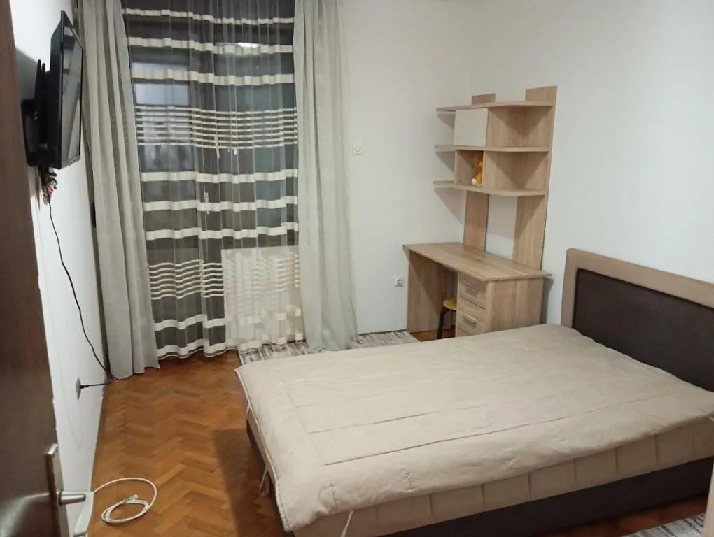 Izdavanje, dvosoban stan, 67m², Blok 6, Podgorica