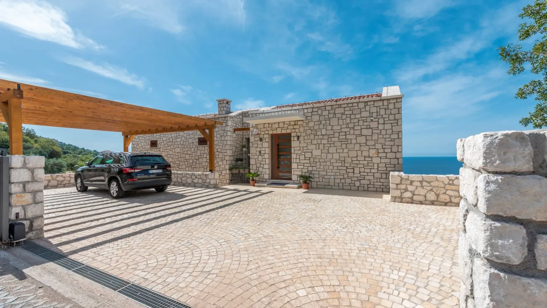 Sale, house, 256m², Reževići, Budva