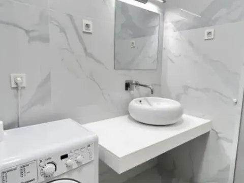 Izdavanje, dvosoban stan, 70m², Bečići, Budva - image 9