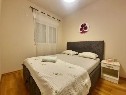 Rent, one bedroom apartment, 49m², Budva, Crna Gora - image 13