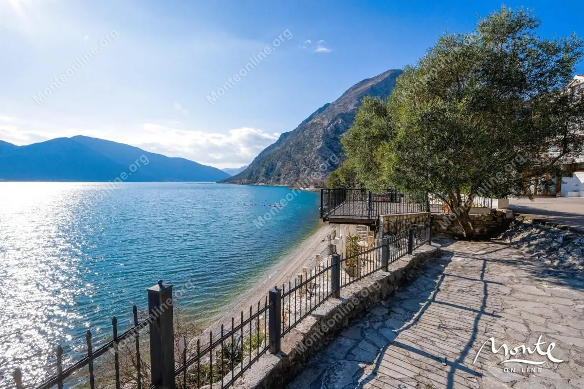 Prodaja, kuća, 500m², Orahovac, Kotor