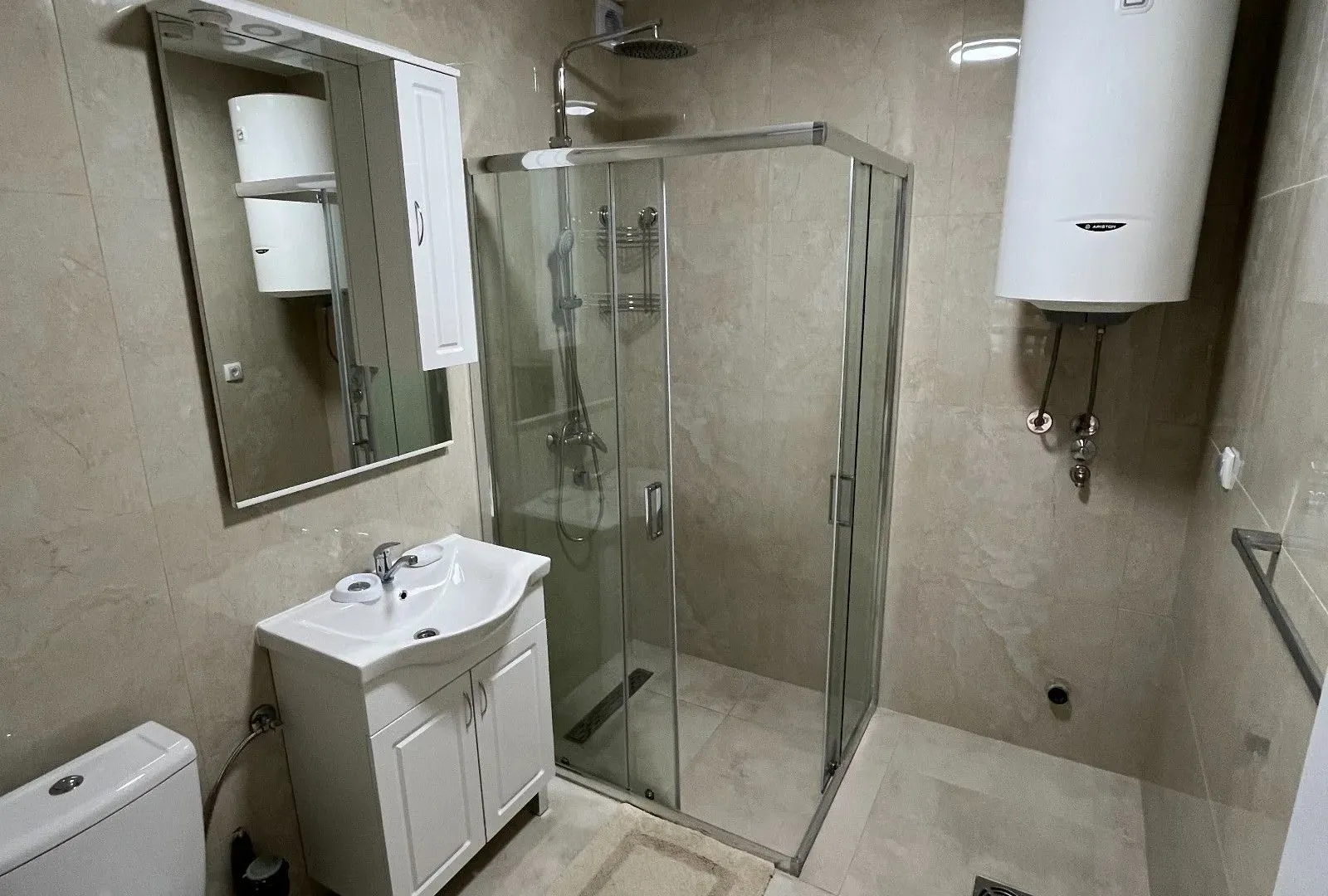 Sale, house, 761m², Tološi, Podgorica