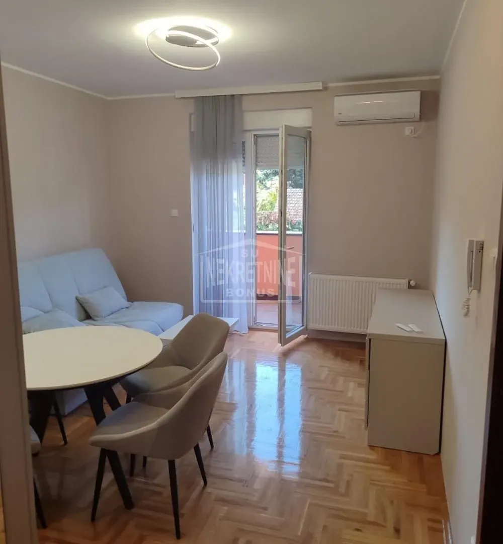 Prodaja, dvosoban stan, 50m², Centar, Subotica
