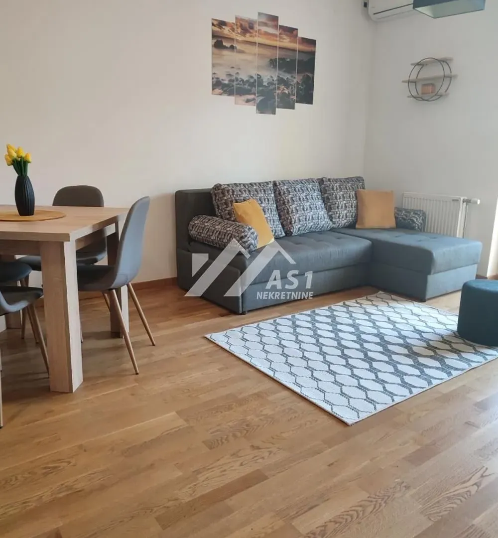 Izdavanje, dvosoban stan, 42m², Sajam, Novi Sad Sve Podlokacije
