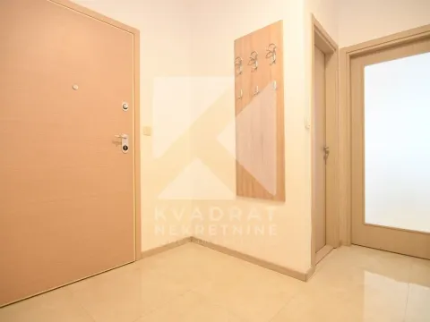 Izdavanje, poslovni prostor, 75m², City Kvart, Podgorica - image 11