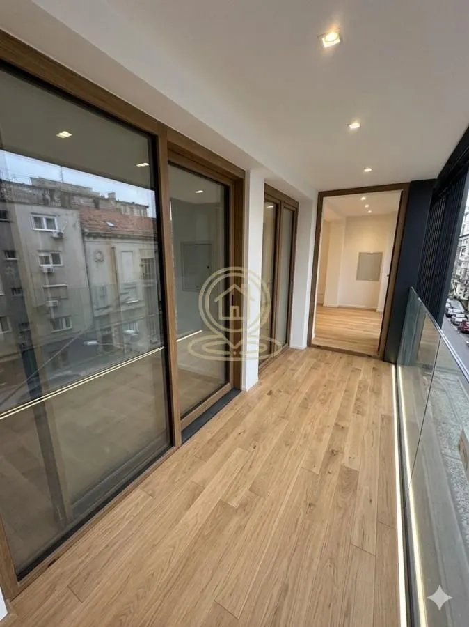 Prodaja, četvorosoban stan, 74m², Vračar Sve Podlokacije, Beograd