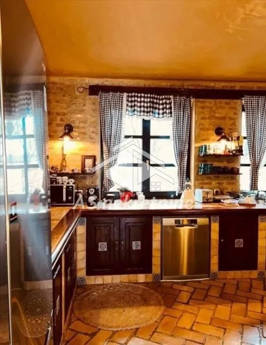 Izdavanje, kuća, 367m², Jajinci, Voždovac Sve Podlokacije