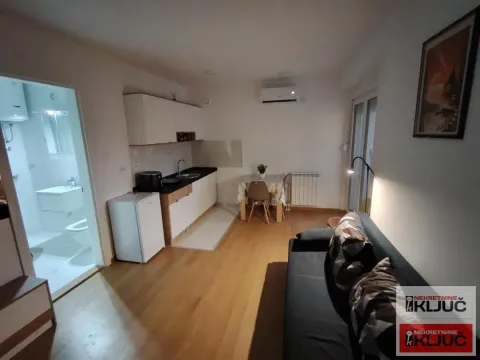 Izdavanje, jednosoban stan, 35m², Centar, Novi Sad - image 4