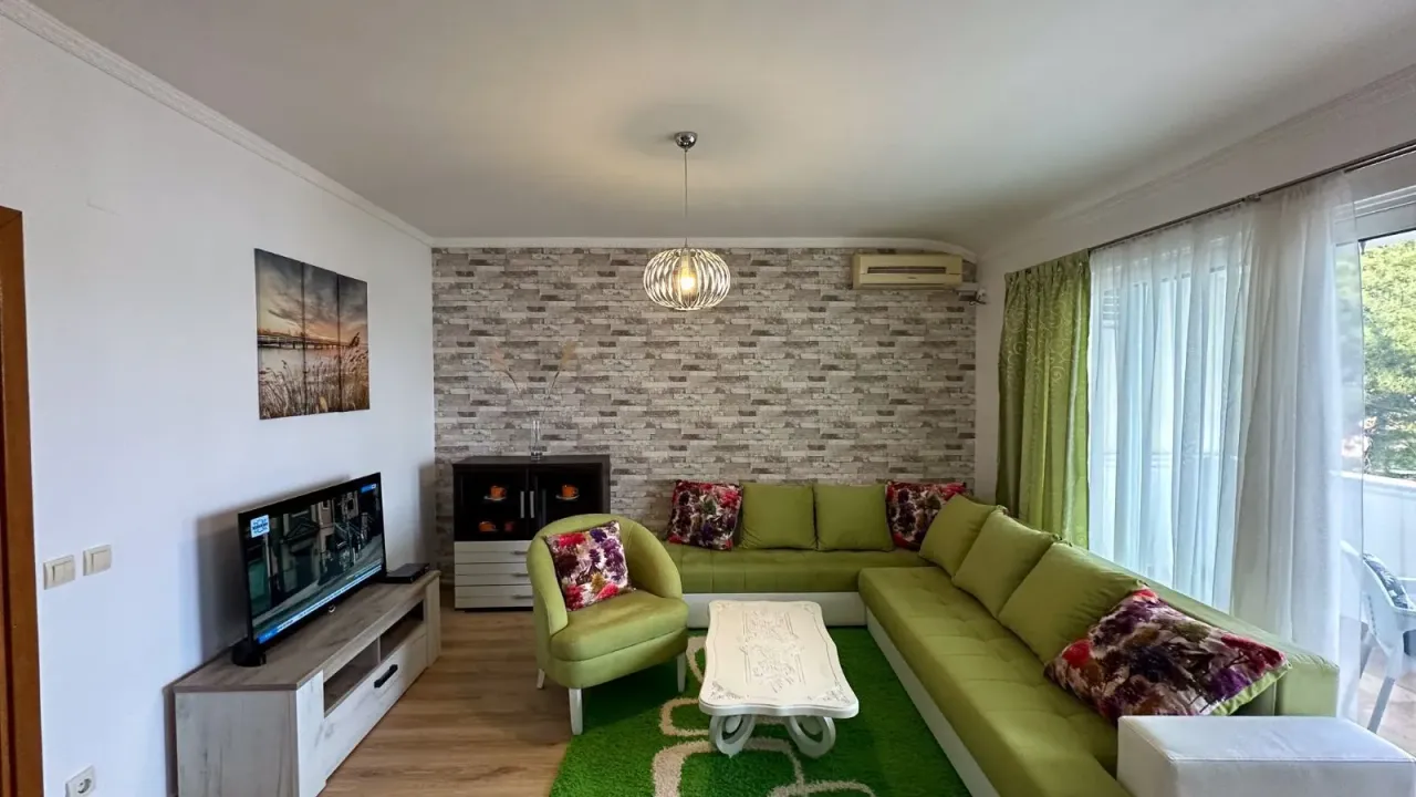 Izdavanje, jednosoban stan, 65m², Centar, Tivat